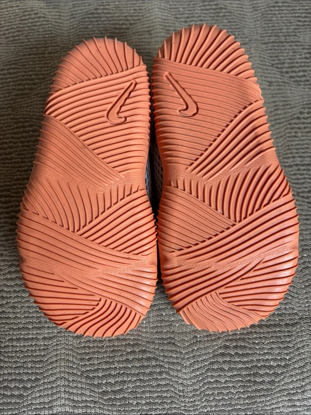 Nike Little Kids Aquasock 360 Slip-On water shoes in Gray and Coral 7c